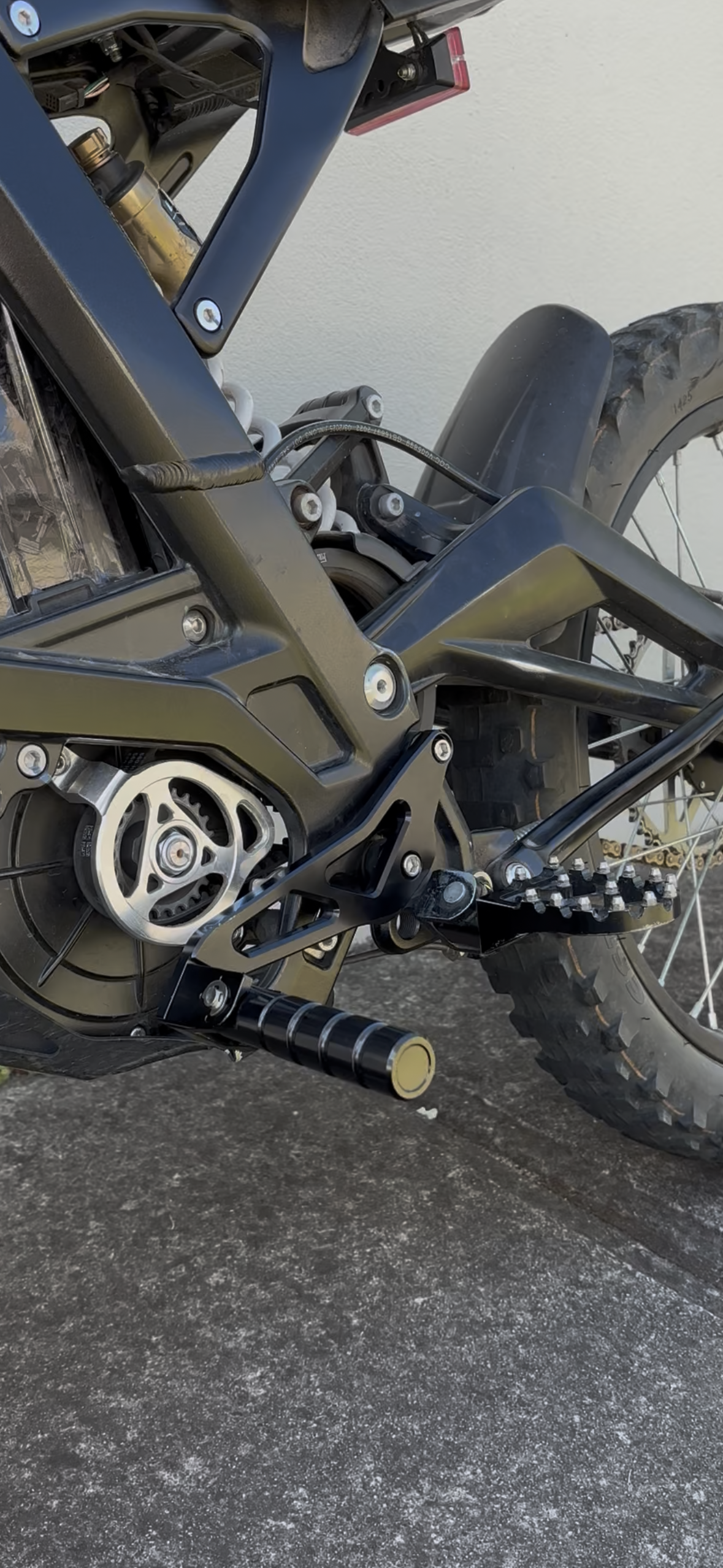 Ultra bee/ Light bee footlock